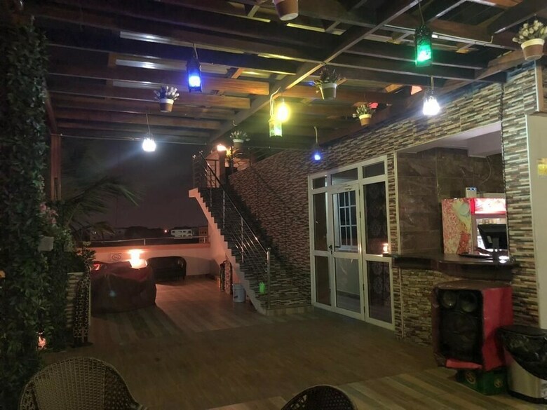 Plus 33 Hotel