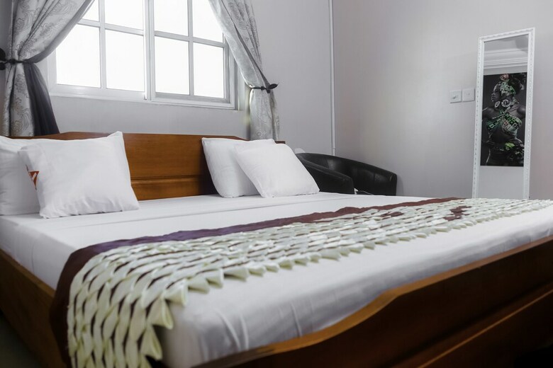 Plus 33 Hotel