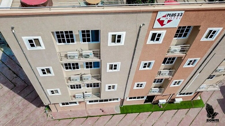 Plus 33 Hotel