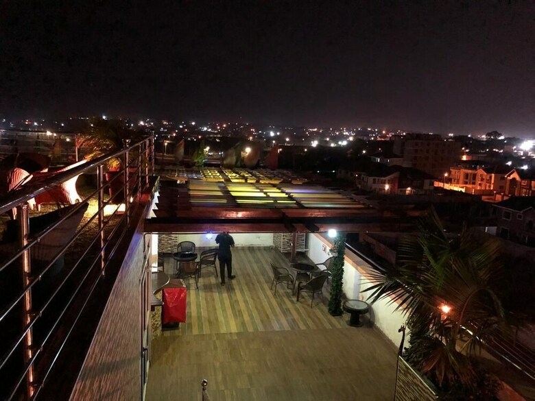 Plus 33 Hotel