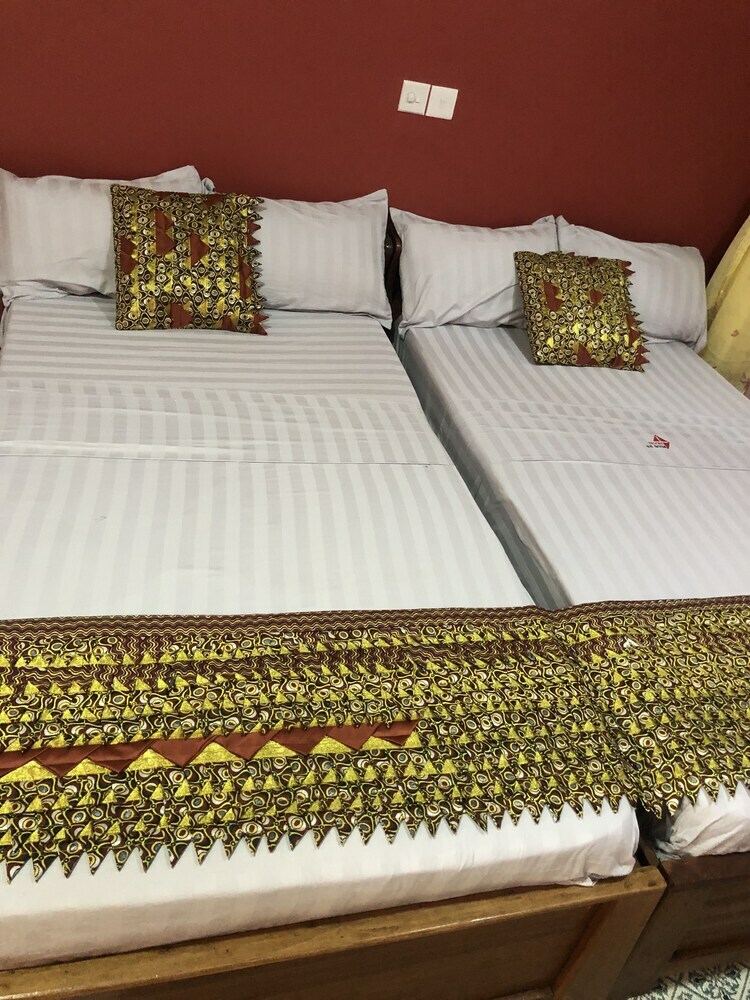 Plus 33 Hotel