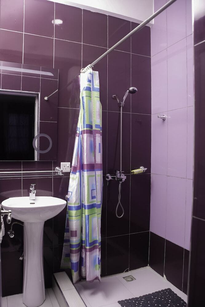 Plus 33 Hotel