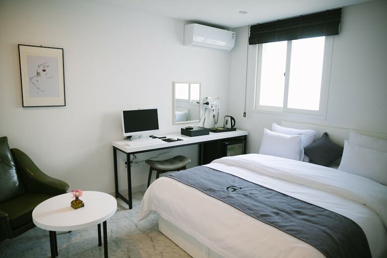 Gray Hotel