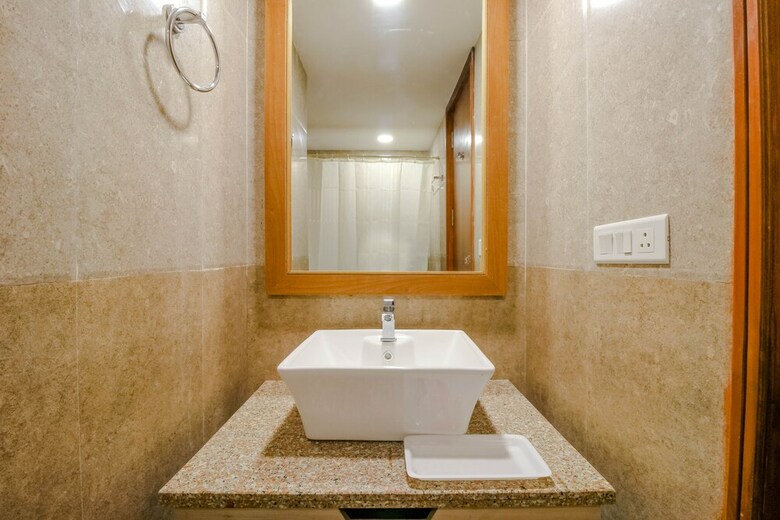 Bed & Breakfast Siesta Medanta Medicity