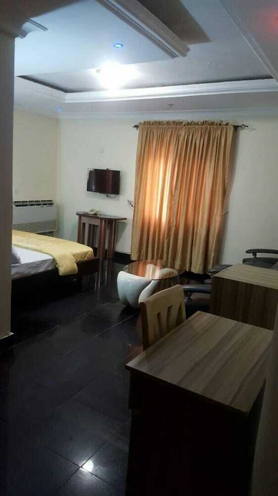 Hotel D'luxx Villa & Suites