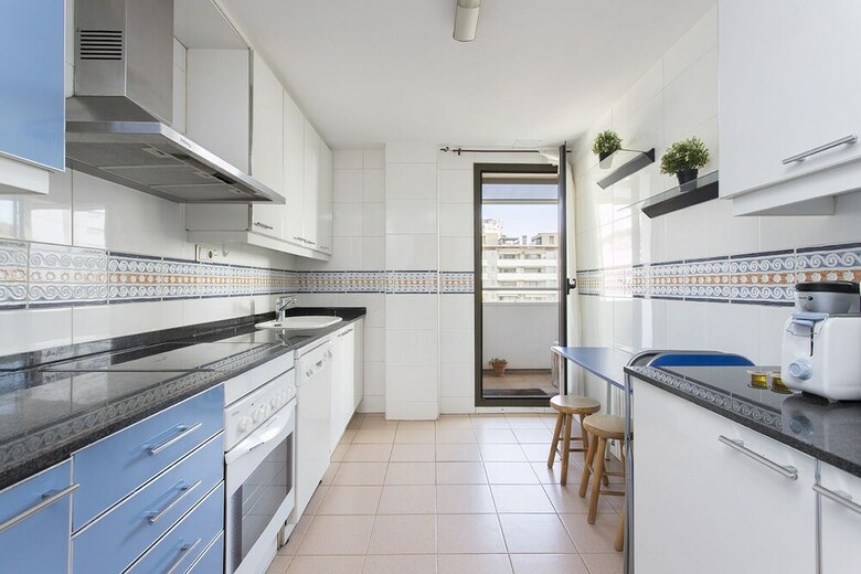 1317 - Modern Forum Apartment