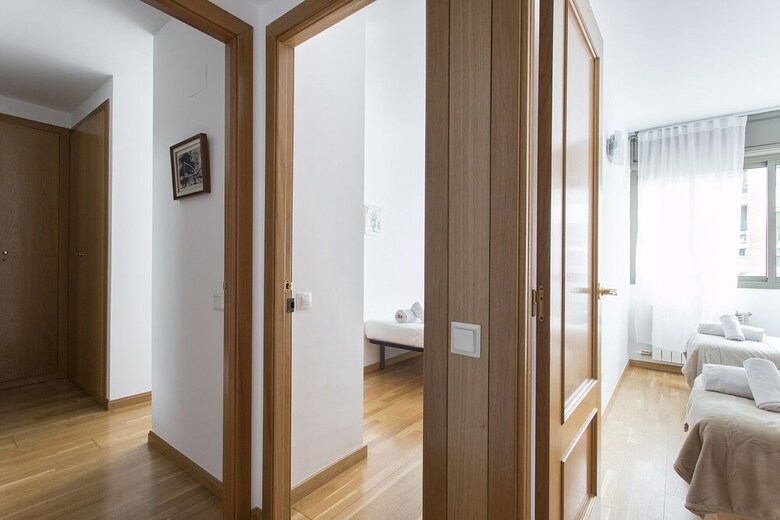 1317 - Modern Forum Apartment