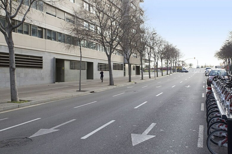 1317 - Modern Forum Apartment