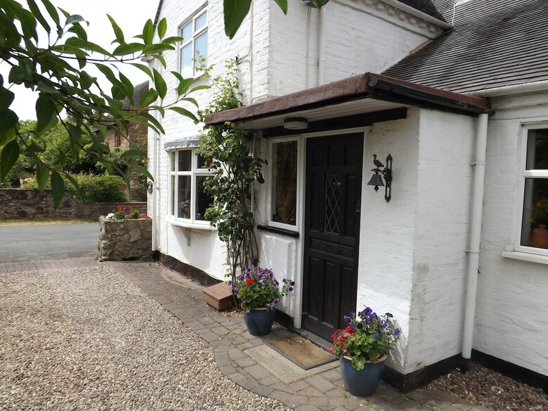 Bed & Breakfast White Cottage
