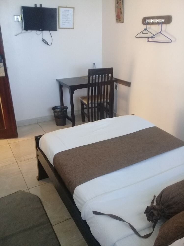 Hotel Wagon Wheel
