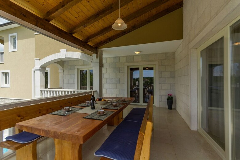 Villa Mira