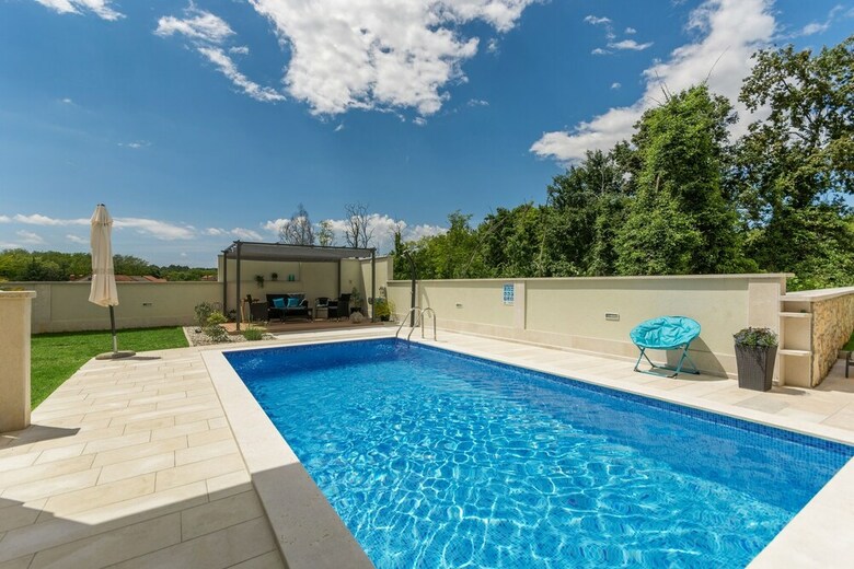 Villa Mira