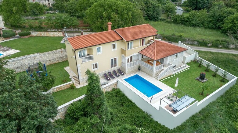 Villa Mira