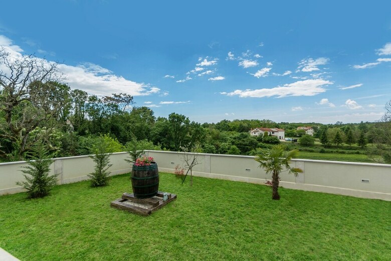 Villa Mira