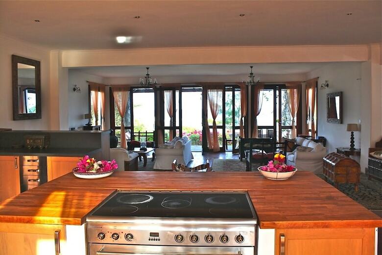 Villa Paradise On The Ocean