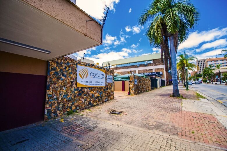Coyotes Hotel And Conference Centre