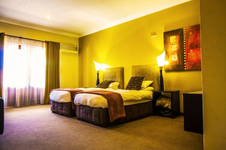 Coyotes Hotel And Conference Centre