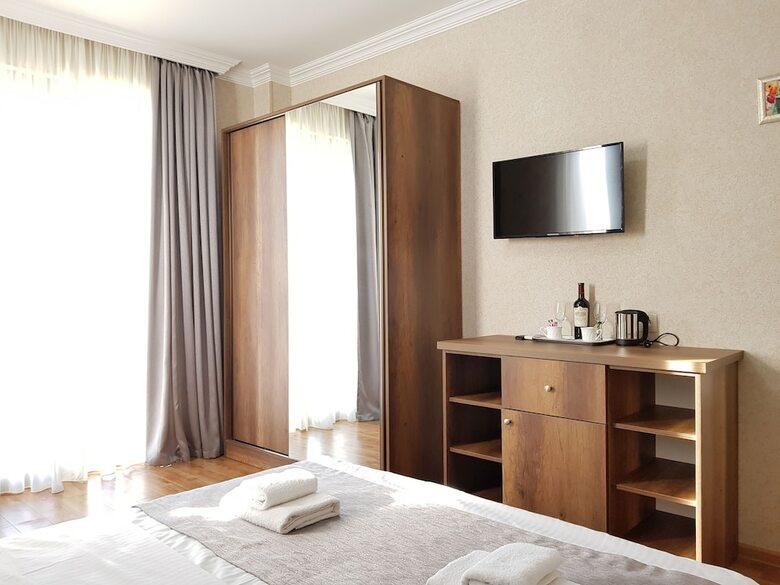 Gold Line Hotel