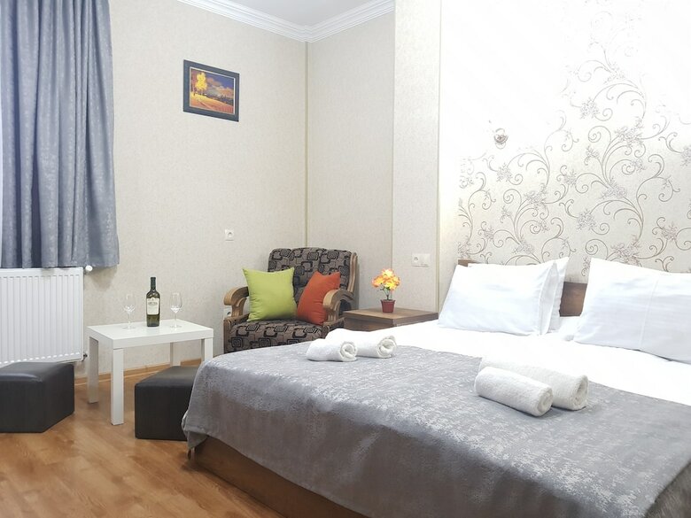 Gold Line Hotel