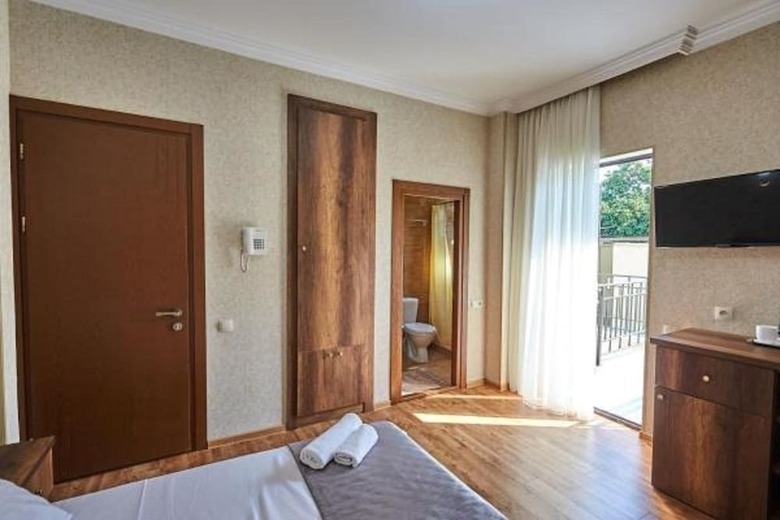 Gold Line Hotel