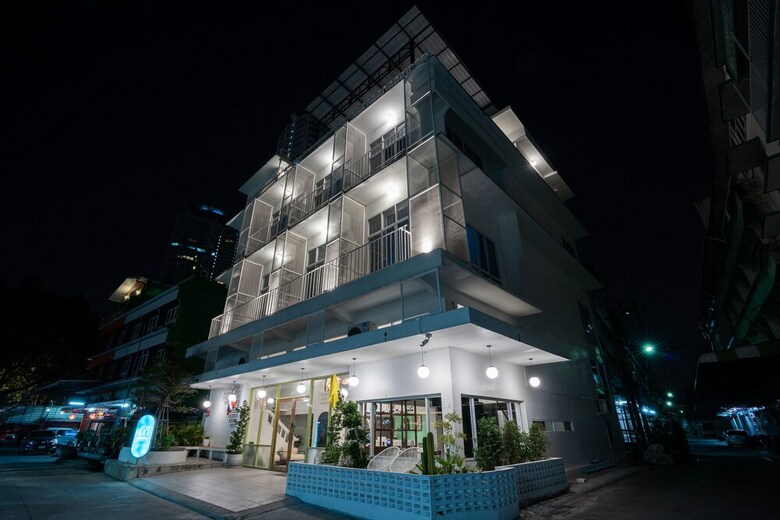 Hotel Kowtha  Rivertel