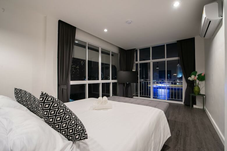 Hotel Kowtha  Rivertel