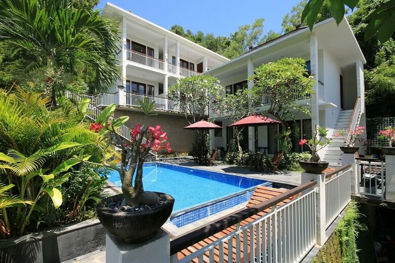 Hotel Dewi Villa