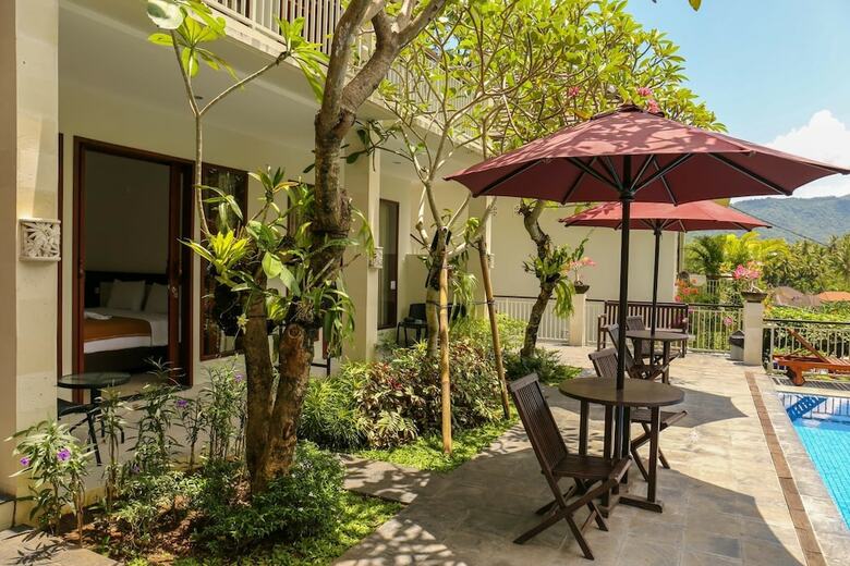 Hotel Dewi Villa