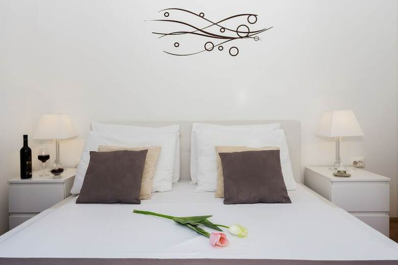 Ante Apartments