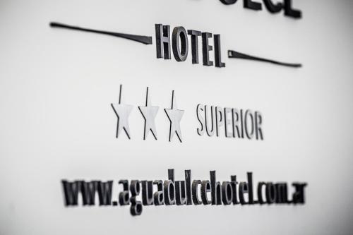 Agua Dulce Hotel