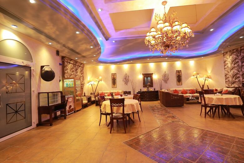 Villa Western Garden Hotel