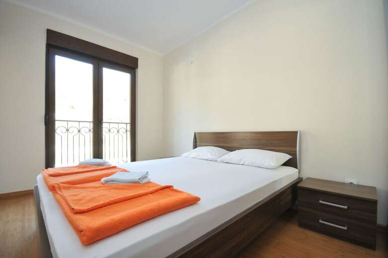 Apartments Maini