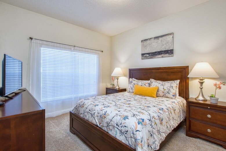 Storey Lake-4 Bedroom Townhome W/ Spashpool-1624st
