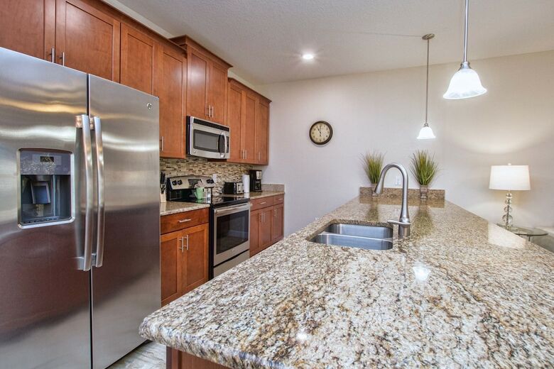 Storey Lake-4 Bedroom Townhome W/ Spashpool-1624st