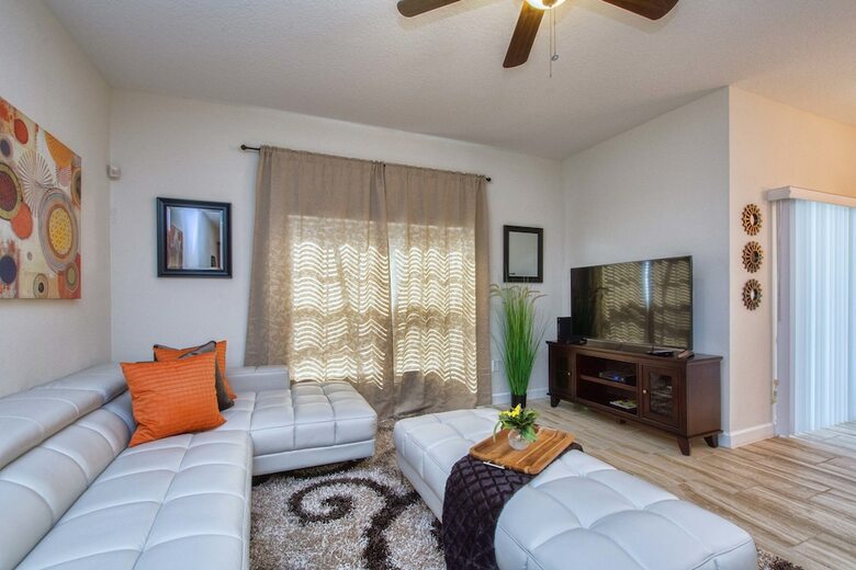 Storey Lake-4 Bedroom Townhome W/ Spashpool-1624st