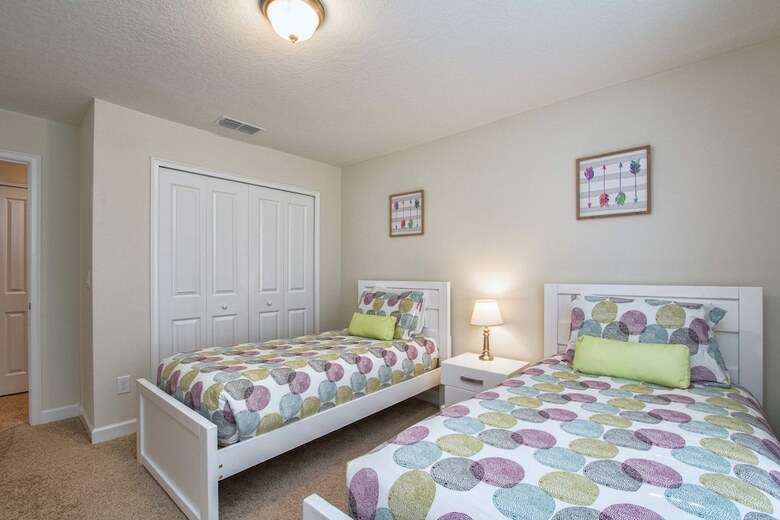 Storey Lake-4 Bedroom Townhome W/ Spashpool-1624st