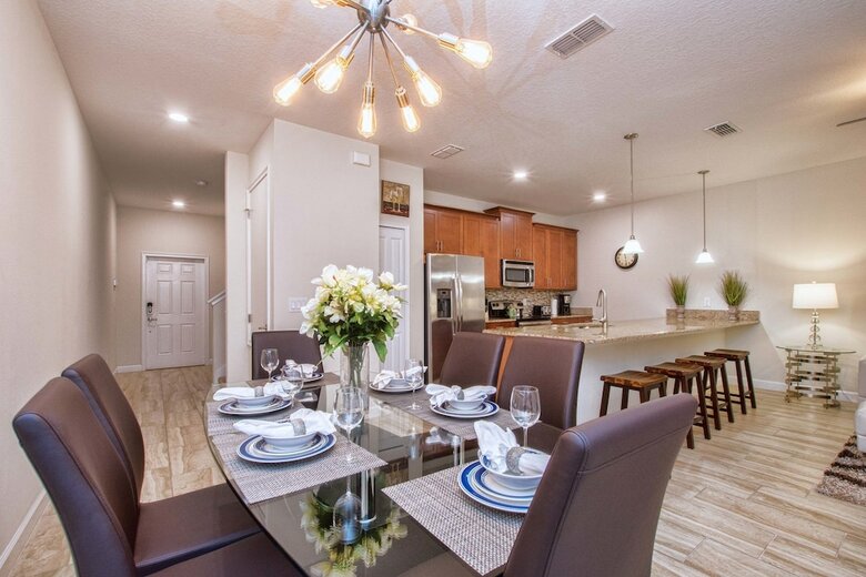 Storey Lake-4 Bedroom Townhome W/ Spashpool-1624st