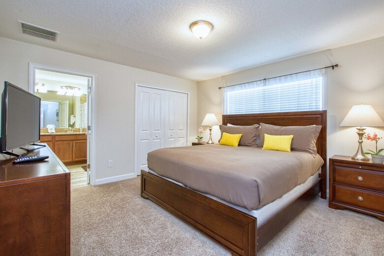 Storey Lake-4 Bedroom Townhome W/ Spashpool-1624st