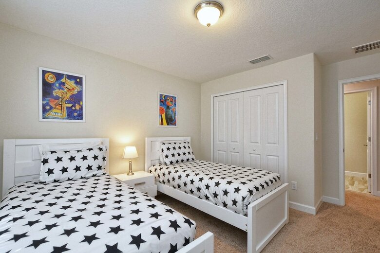 Storey Lake-4 Bedroom Townhome W/ Spashpool-1624st