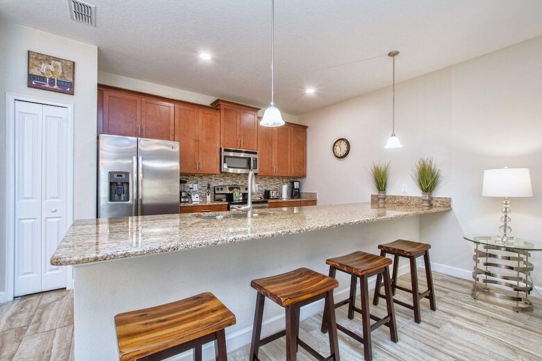 Storey Lake-4 Bedroom Townhome W/ Spashpool-1624st