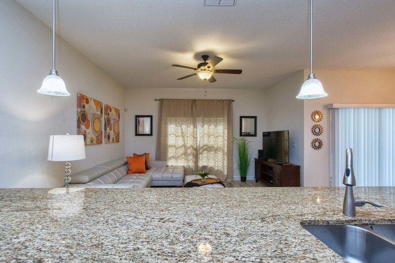Storey Lake-4 Bedroom Townhome W/ Spashpool-1624st
