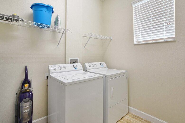 Storey Lake-6 Bedroom Pool Home-1651st