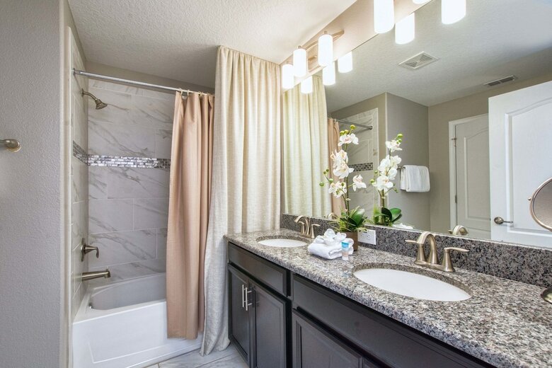 Storey Lake-4 Bedroom Townhome W/spashpool-1629st