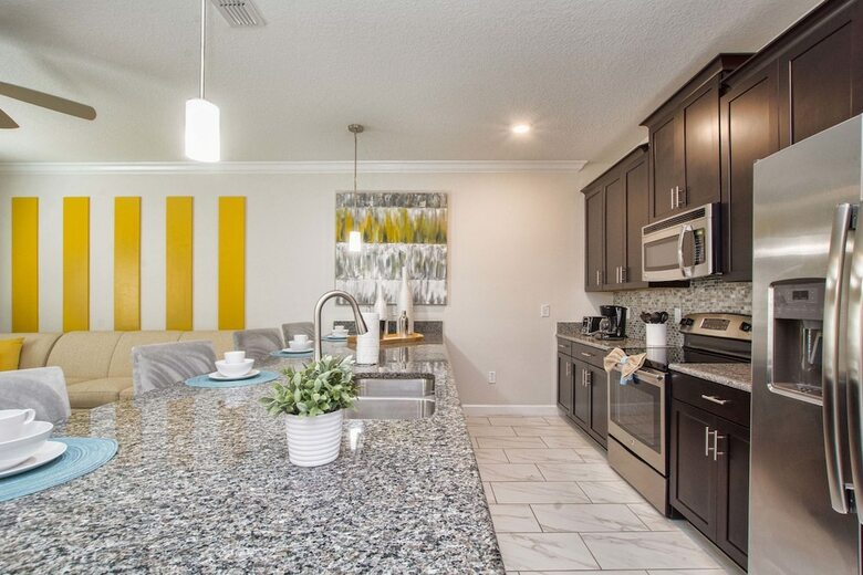 Storey Lake-4 Bedroom Townhome W/spashpool-1629st
