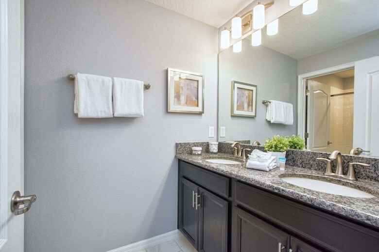 Storey Lake-4 Bedroom Townhome W/spashpool-1629st