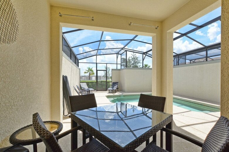 Storey Lake-4 Bedroom Townhome W/spashpool-1629st
