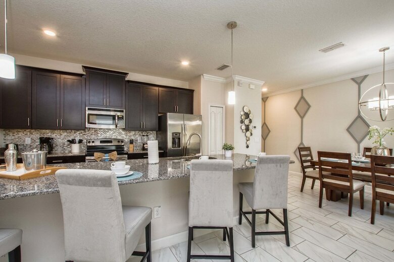 Storey Lake-4 Bedroom Townhome W/spashpool-1629st