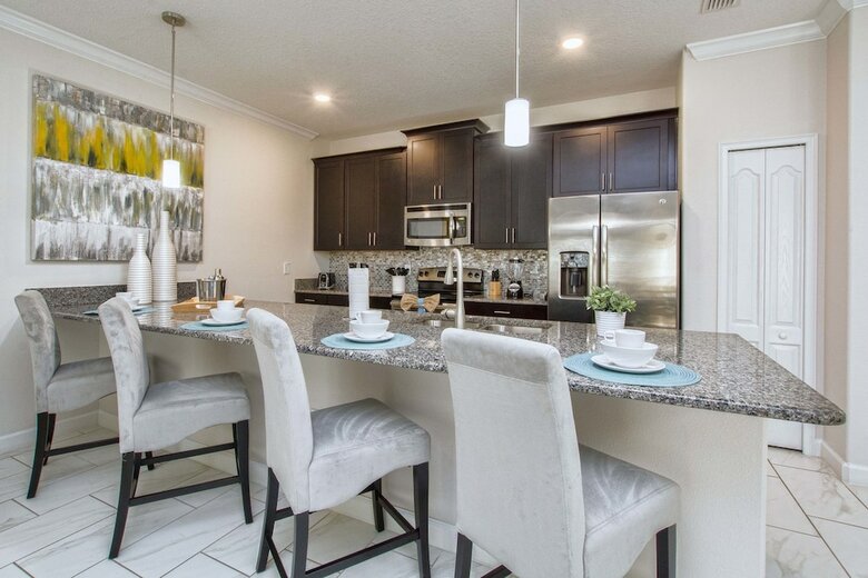 Storey Lake-4 Bedroom Townhome W/spashpool-1629st