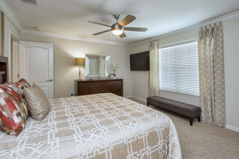 Storey Lake-4 Bedroom Townhome W/spashpool-1629st