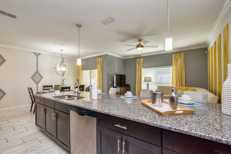 Storey Lake-4 Bedroom Townhome W/spashpool-1629st